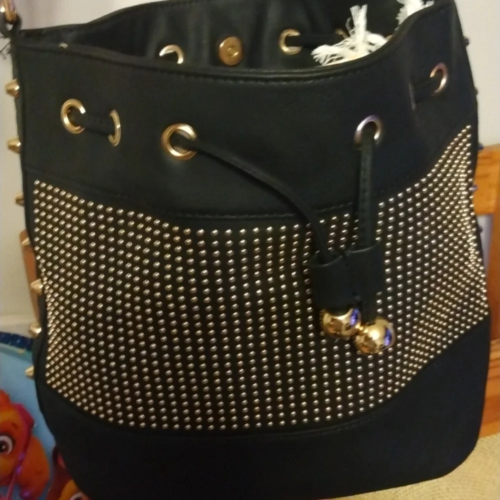 Black leatherette studded cross body purse NEW - Picture 3 of 12